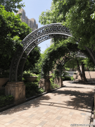 <b>而对比同楼栋通俗产物仍然正在溢价和流速方面</b>